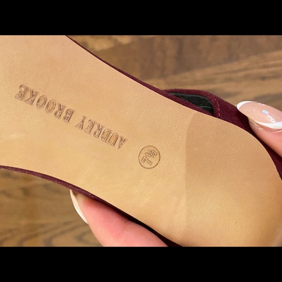 Maroon 3 inch heels - Picture 4 of 4